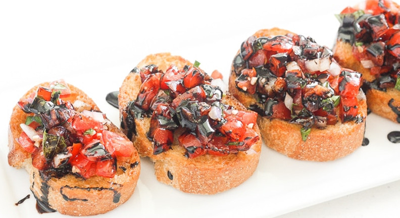 Easy Tomato Bruschetta with Balsamic Glaze