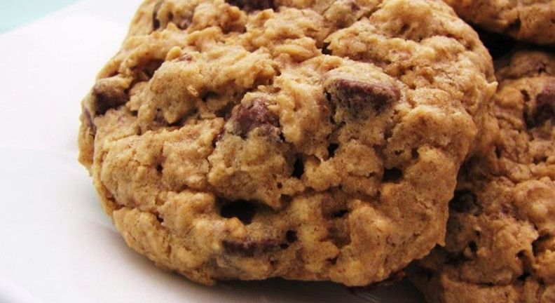 Chewy Chocolate Chip Oatmeal Cookies