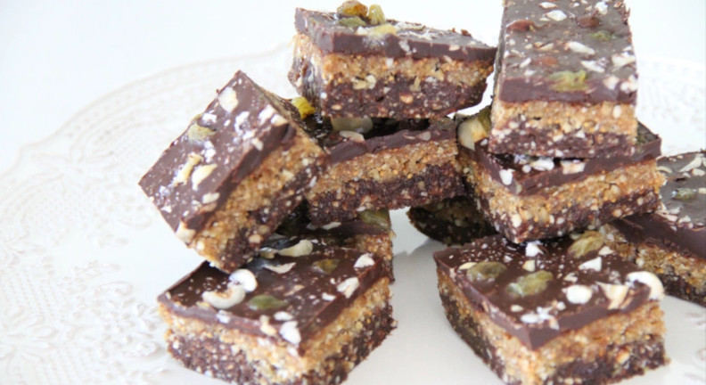 Fig, Date, and Chocolate Super Bars