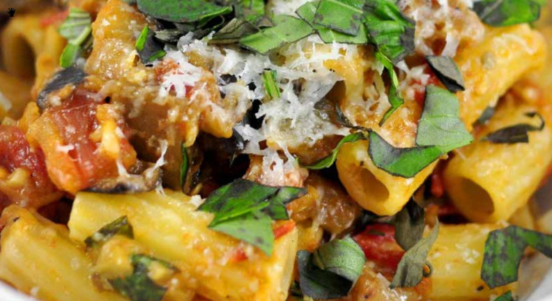 Pasta with Eggplant and Tomato